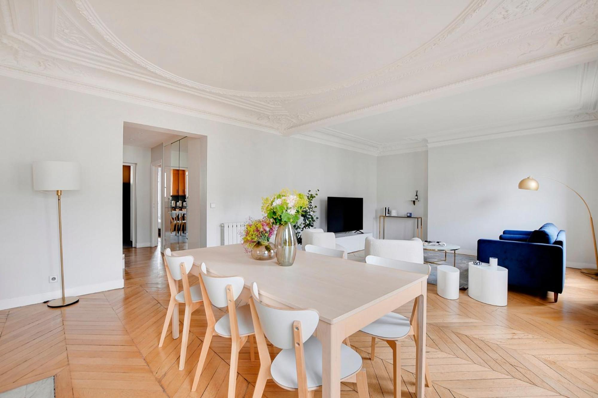 Eiffel Tower View Apartment Paris Exterior photo