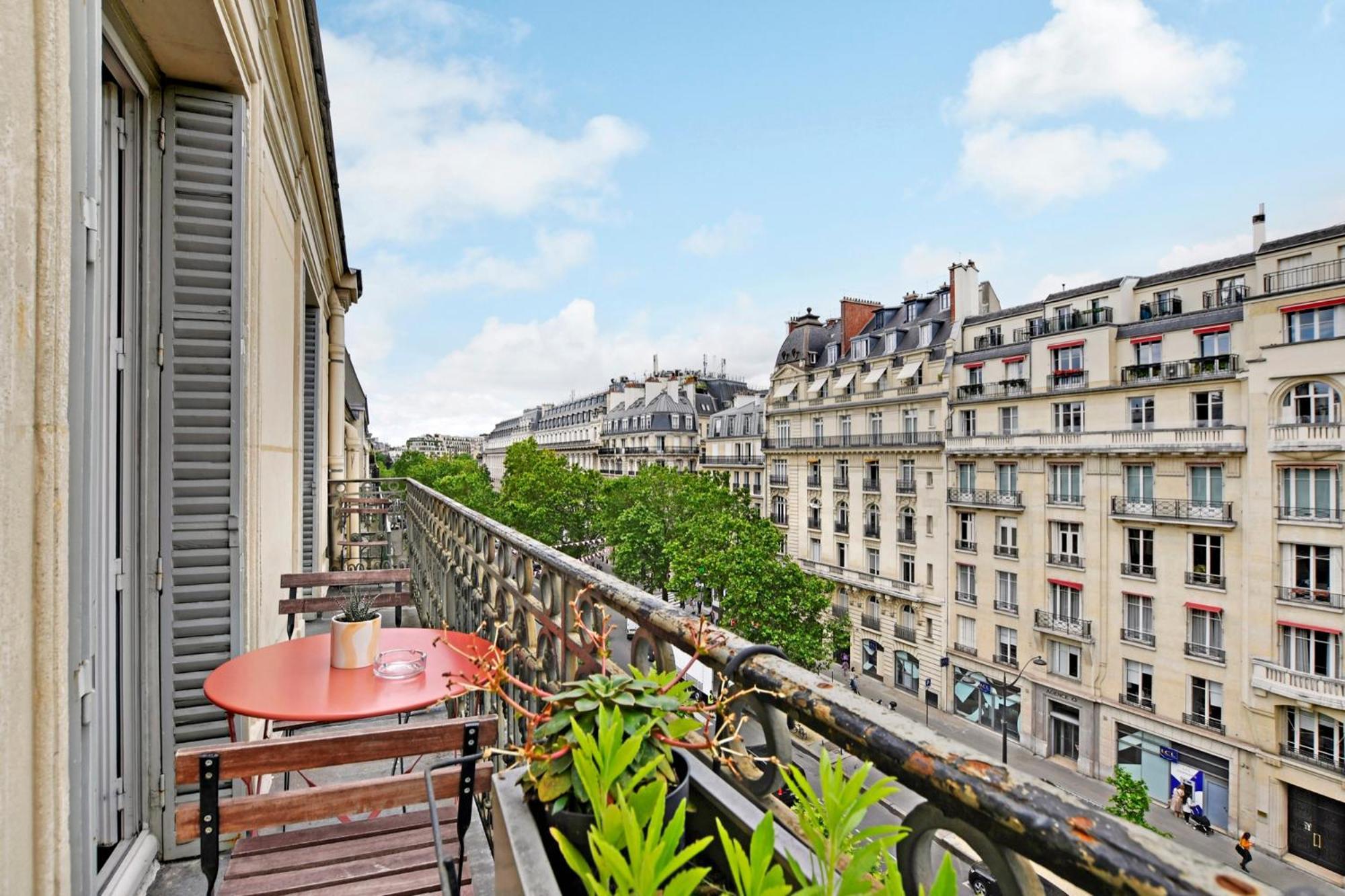 Eiffel Tower View Apartment Paris Exterior photo